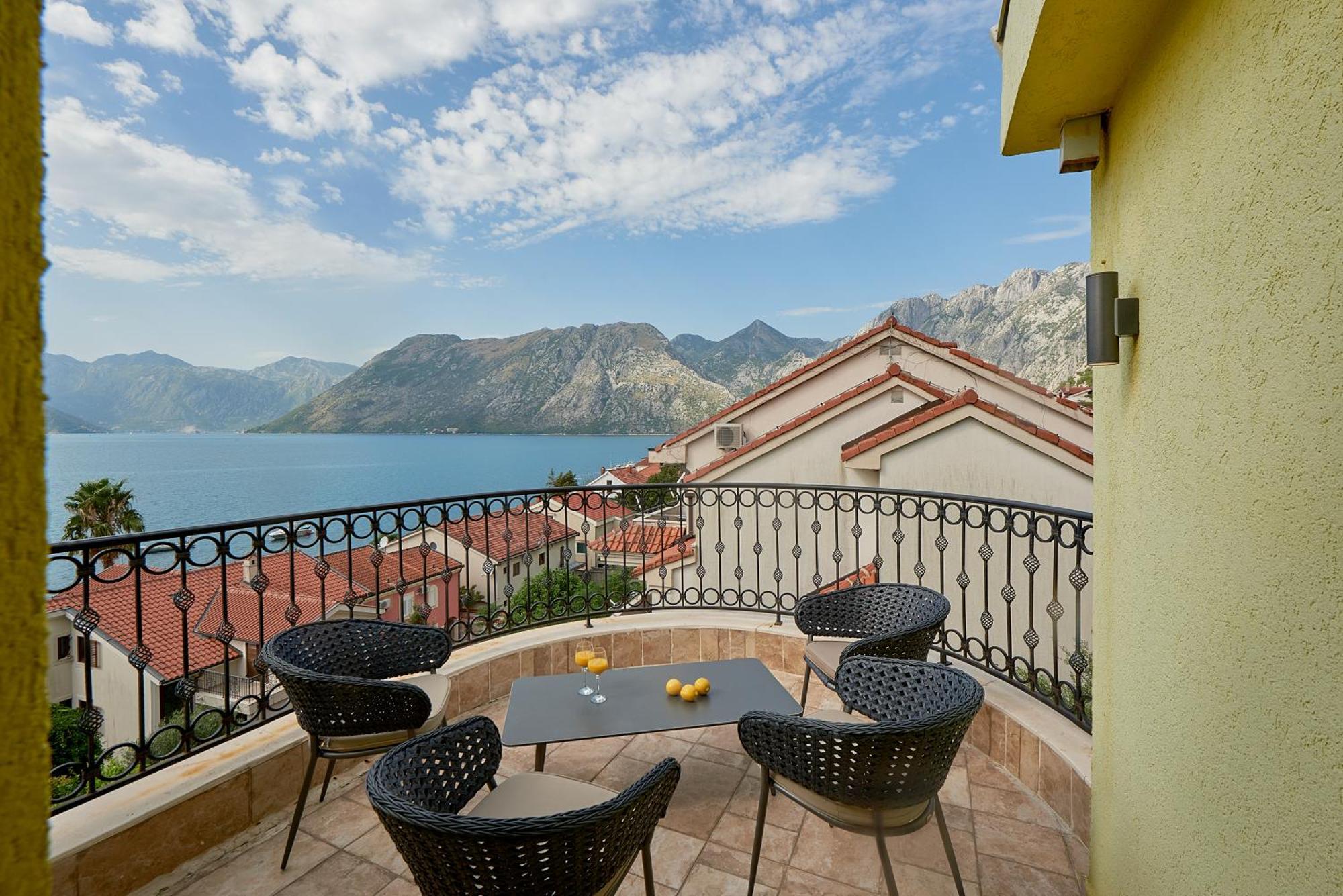 2Montenegro Mimoza Apartments Dobrota Exterior photo