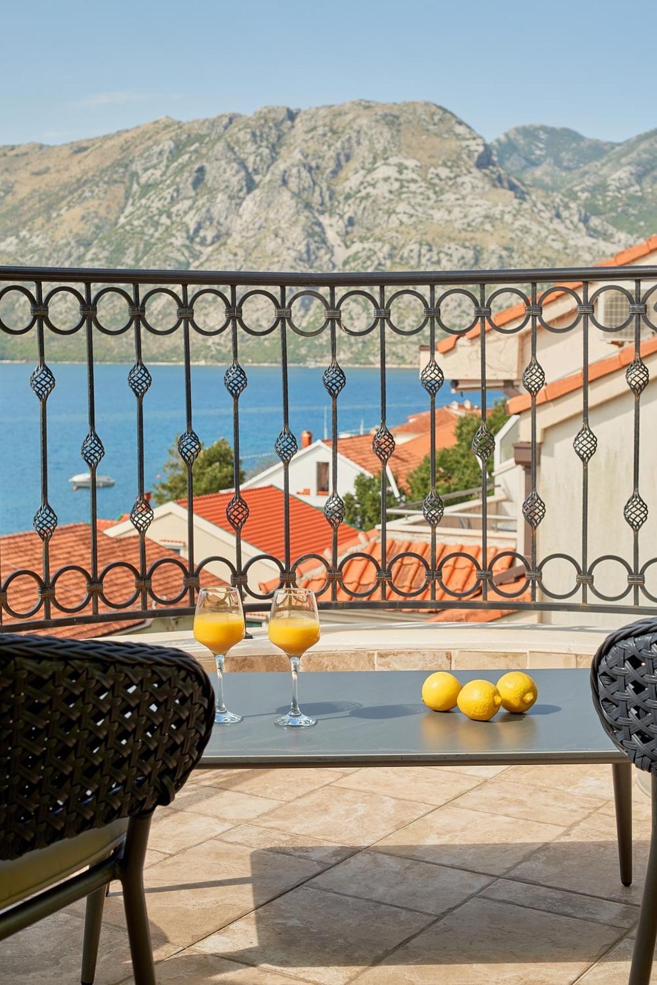 2Montenegro Mimoza Apartments Dobrota Exterior photo