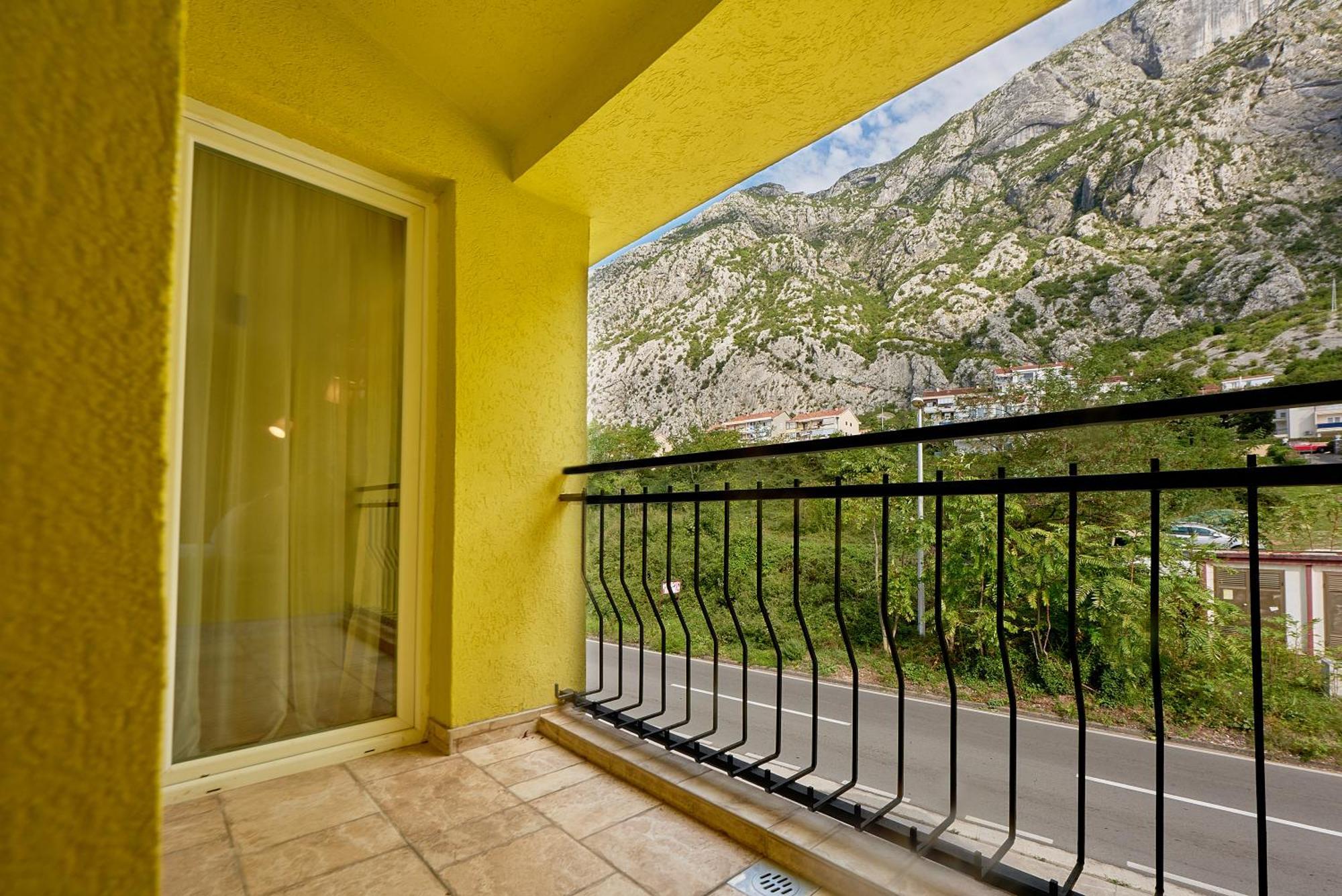 2Montenegro Mimoza Apartments Dobrota Exterior photo