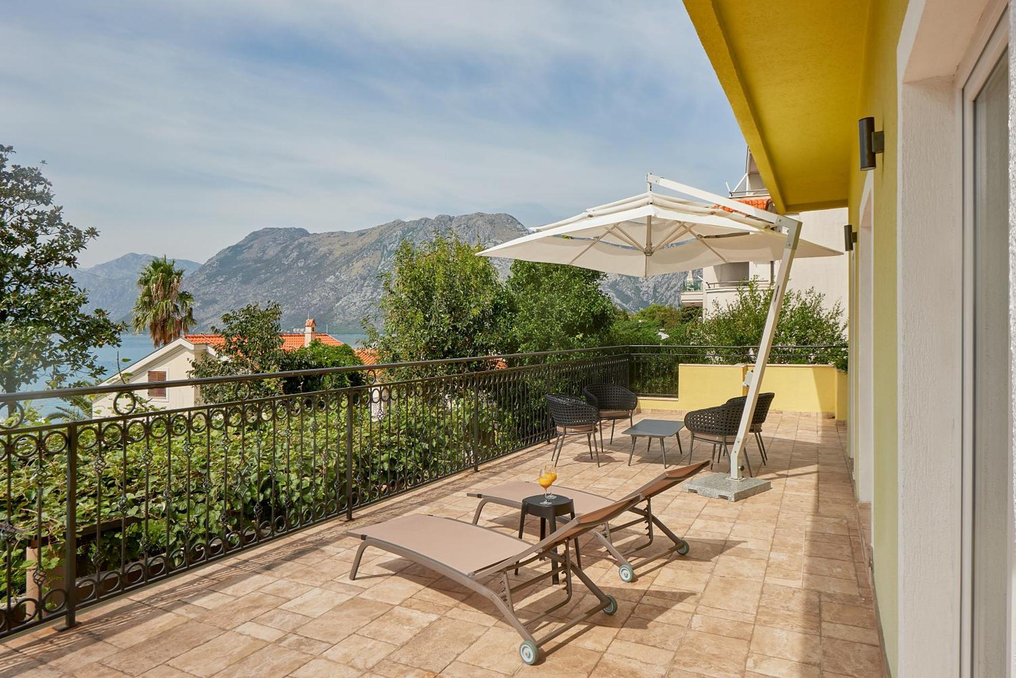 2Montenegro Mimoza Apartments Dobrota Exterior photo