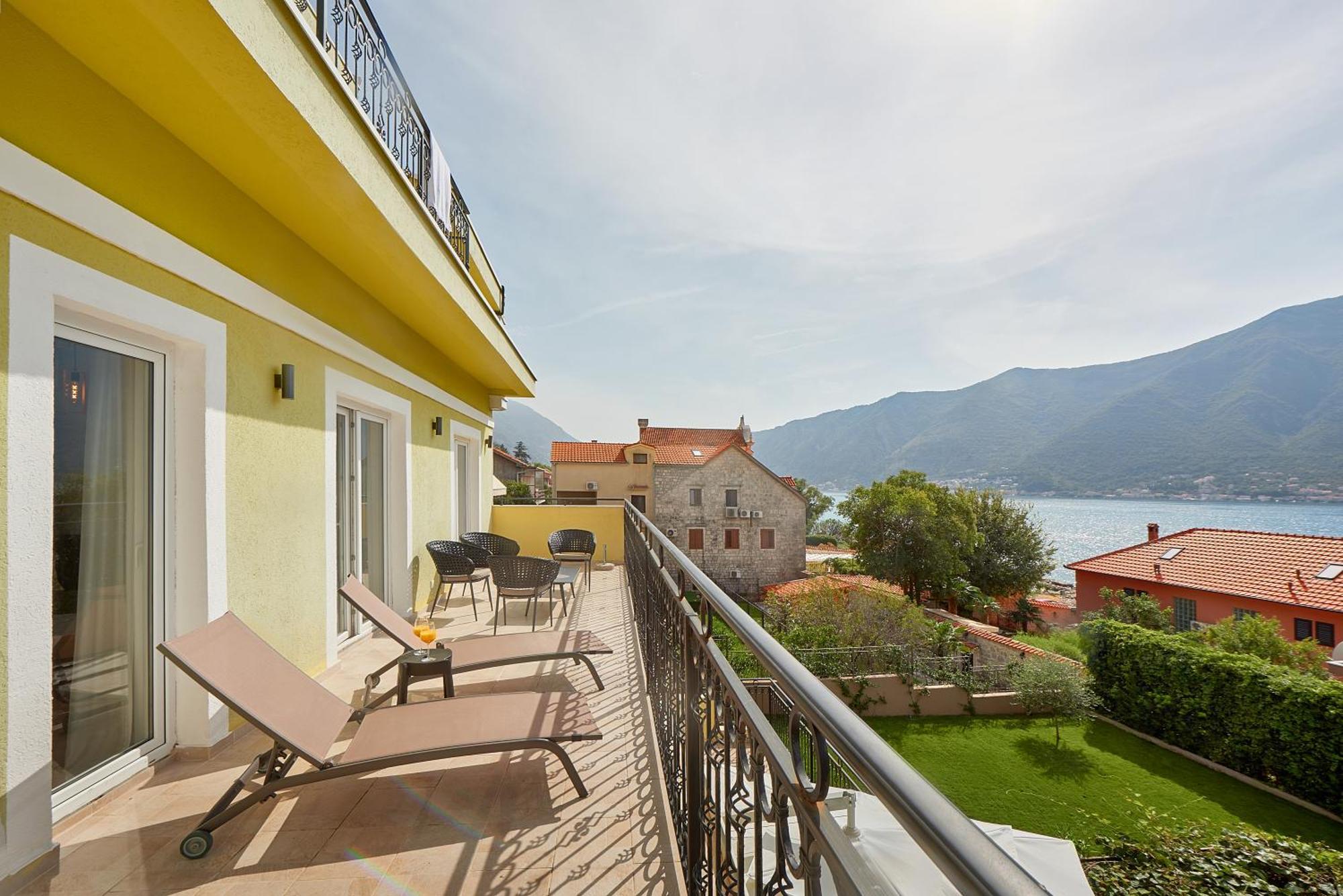 2Montenegro Mimoza Apartments Dobrota Exterior photo
